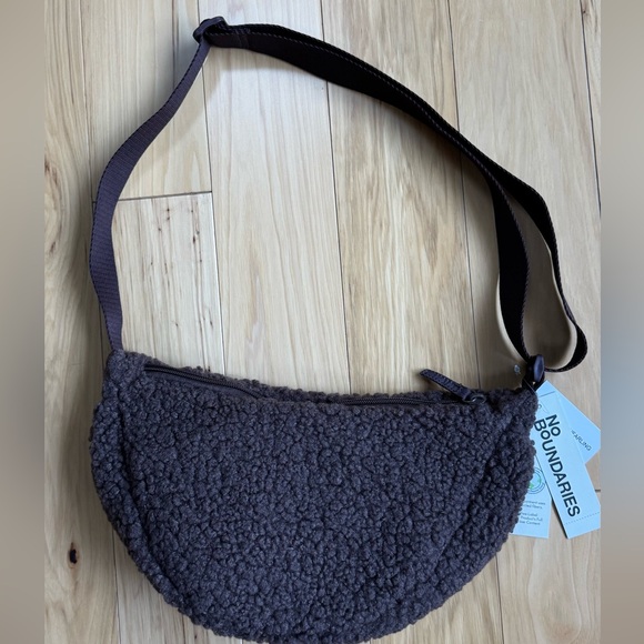 NWT No Boundaries Sherpa Crossbody Bag - Picture 1 of 6